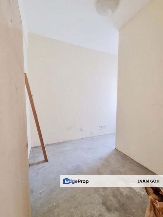 Bandar Nusaputra, Puchong South 2 Storey Terrace for Sale End Lot Below Market Value, Selangor, Puchong