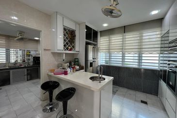 (RENOVATED + FISH POND) 2 STOREY BUNGALOW @ BANDAR MAHKOTA CHERAS