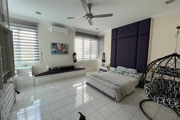 (RENOVATED + FISH POND) 2 STOREY BUNGALOW @ BANDAR MAHKOTA CHERAS