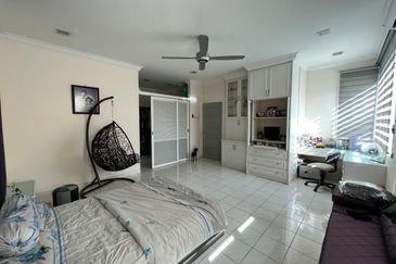 (RENOVATED + FISH POND) 2 STOREY BUNGALOW @ BANDAR MAHKOTA CHERAS