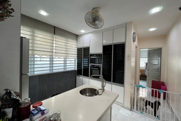 (RENOVATED + FISH POND) 2 STOREY BUNGALOW @ BANDAR MAHKOTA CHERAS