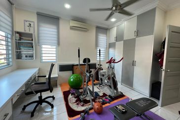 (RENOVATED + FISH POND) 2 STOREY BUNGALOW @ BANDAR MAHKOTA CHERAS