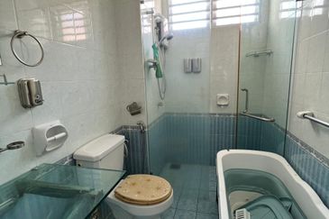 (RENOVATED + FISH POND) 2 STOREY BUNGALOW @ BANDAR MAHKOTA CHERAS