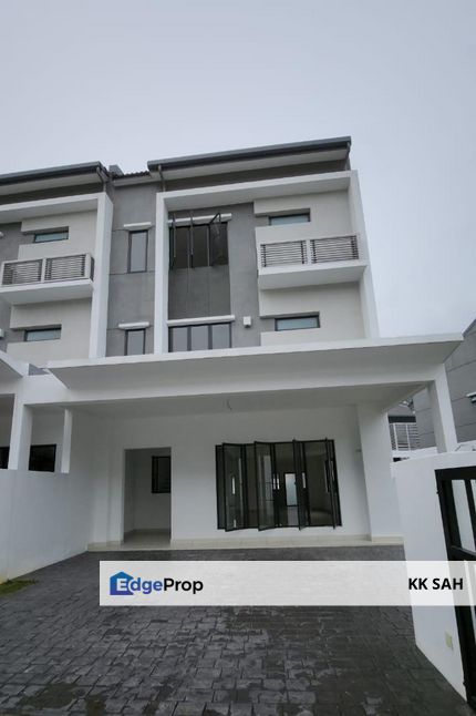 (NEW END LOT + EXTRA LAND) 3 STOREY LINK VILLA @ TROPICANA HEIGHTS, Selangor, Kajang