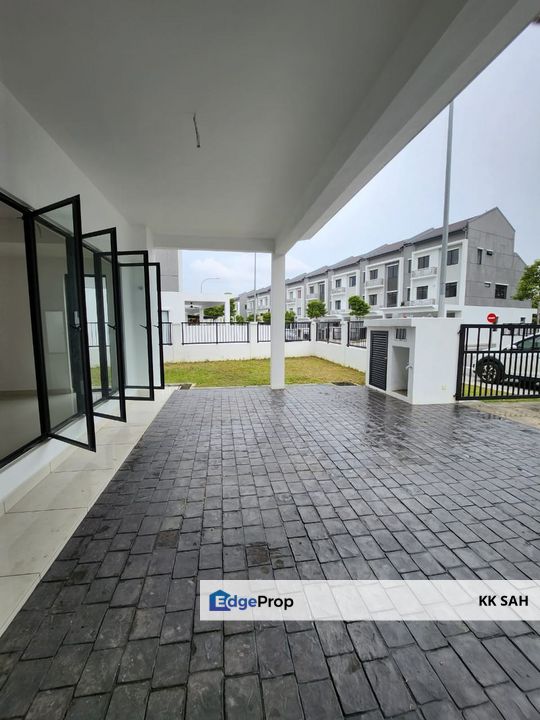 (NEW END LOT + EXTRA LAND) 3 STOREY LINK VILLA @ TROPICANA HEIGHTS, Selangor, Kajang