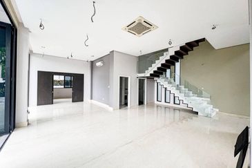 Trillium, Perdana Lakeview East