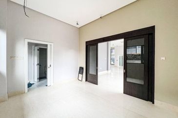 Trillium, Perdana Lakeview East