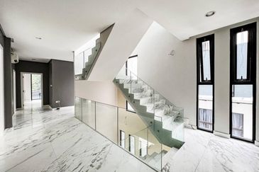 Trillium, Perdana Lakeview East