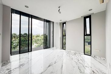 Trillium, Perdana Lakeview East