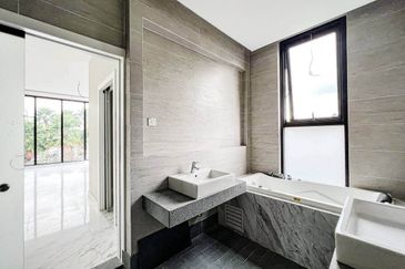 Trillium, Perdana Lakeview East