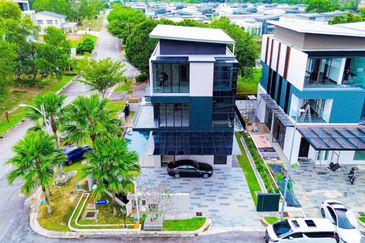 The Maisons, Perdana Lakeview East