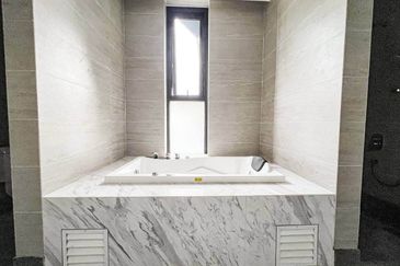 The Maisons, Perdana Lakeview East