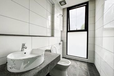 The Maisons, Perdana Lakeview East