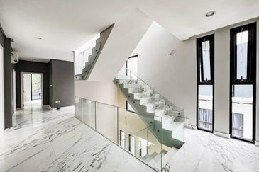 The Maisons, Perdana Lakeview East