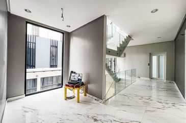 The Maisons, Perdana Lakeview East