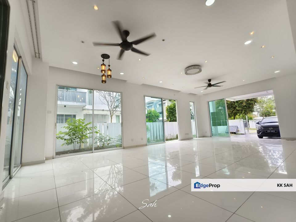 (FULL LOAN 34x75 END LOT EXTRA LAND) 3 STOREY SUPERLINK  @ NADAYU 92, KAJANG, Selangor, Semenyih