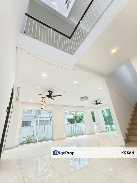 (FULL LOAN 34x75 END LOT EXTRA LAND) 3 STOREY SUPERLINK  @ NADAYU 92, KAJANG, Selangor, Semenyih