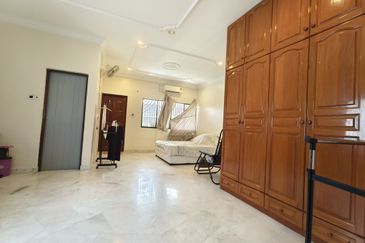 SL 8, Bandar Sungai Long