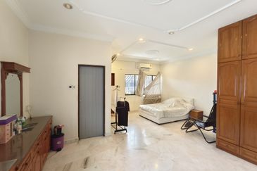 SL 8, Bandar Sungai Long