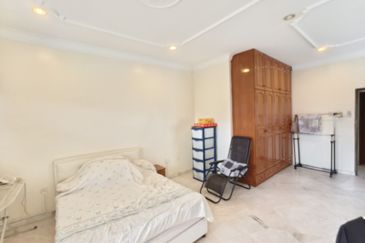 SL 8, Bandar Sungai Long