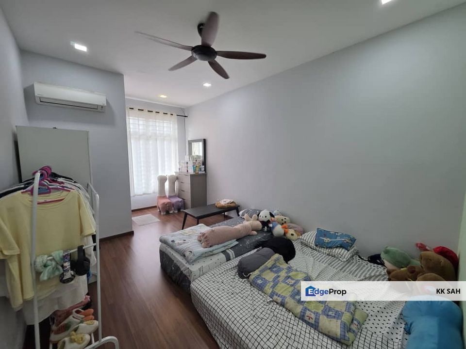 (22x70 FULLY RENOVATED) 2 STOREY @ DUSUN JAYA, SEMENYIH, Selangor, Semenyih
