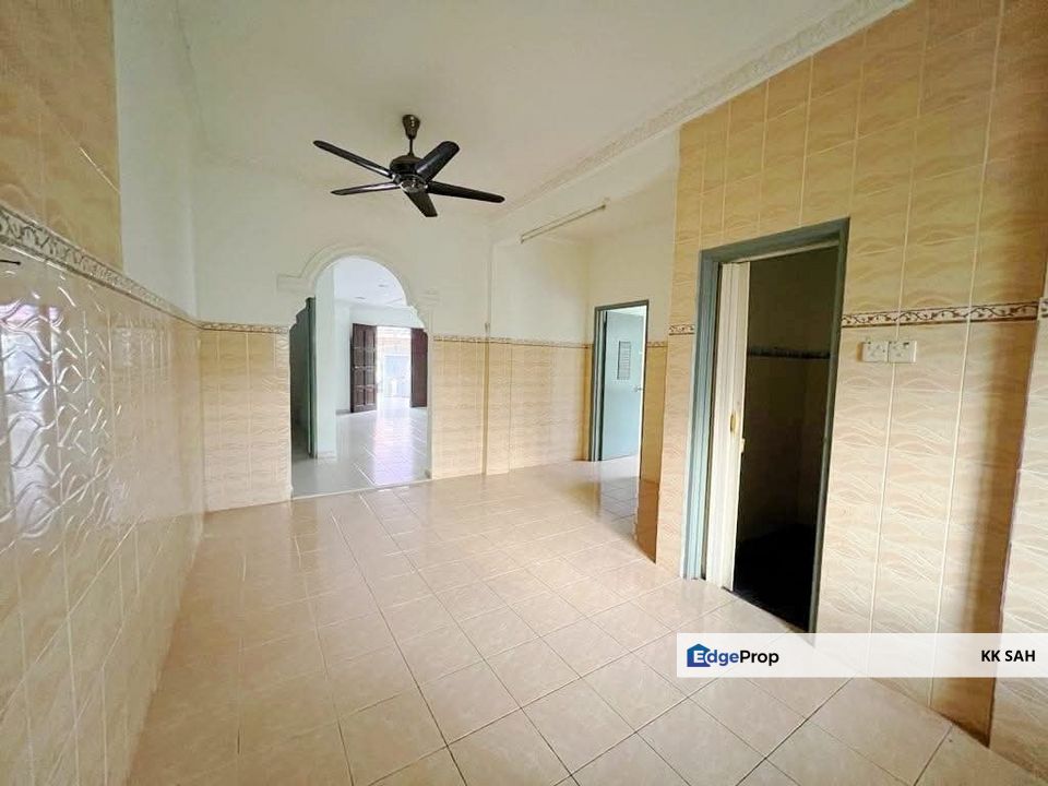 (RENOVATED END LOT + MOVE IN CONDITION) 2 STOREY @ TAMAN SERI EMAS, SUNGAI CHUA, Selangor, Kajang