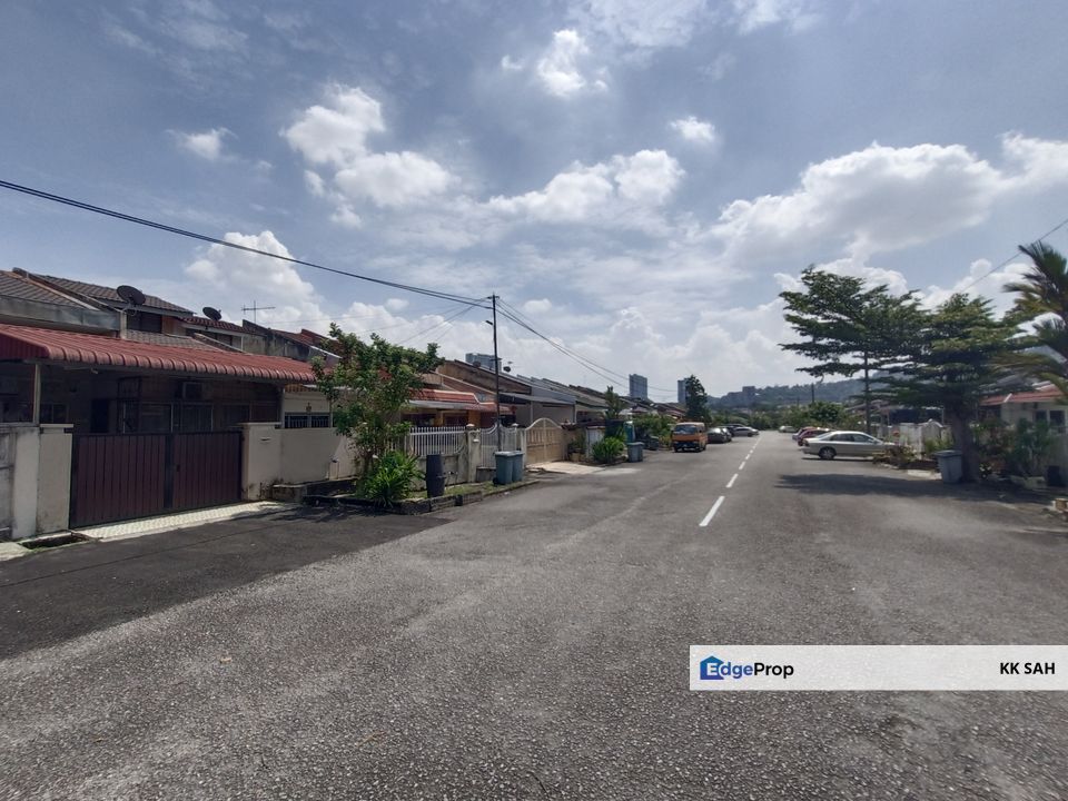 (FULLY EXTENDED) 1 STOREY TERRACE @ TAMAN KINRARA (SEKSYEN 1), Selangor, Puchong