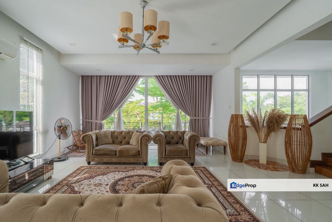 (FULLY RENOVATED + GOOD CONDITION) 2 STOREY SEMI-D @ SAUJANA VILLA, KAJANG, Selangor, Kajang