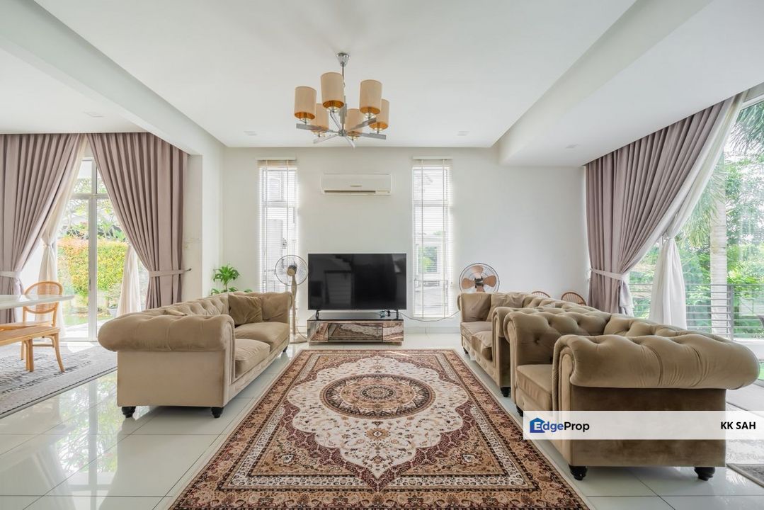 (FULLY RENOVATED + GOOD CONDITION) 2 STOREY SEMI-D @ SAUJANA VILLA, KAJANG, Selangor, Kajang