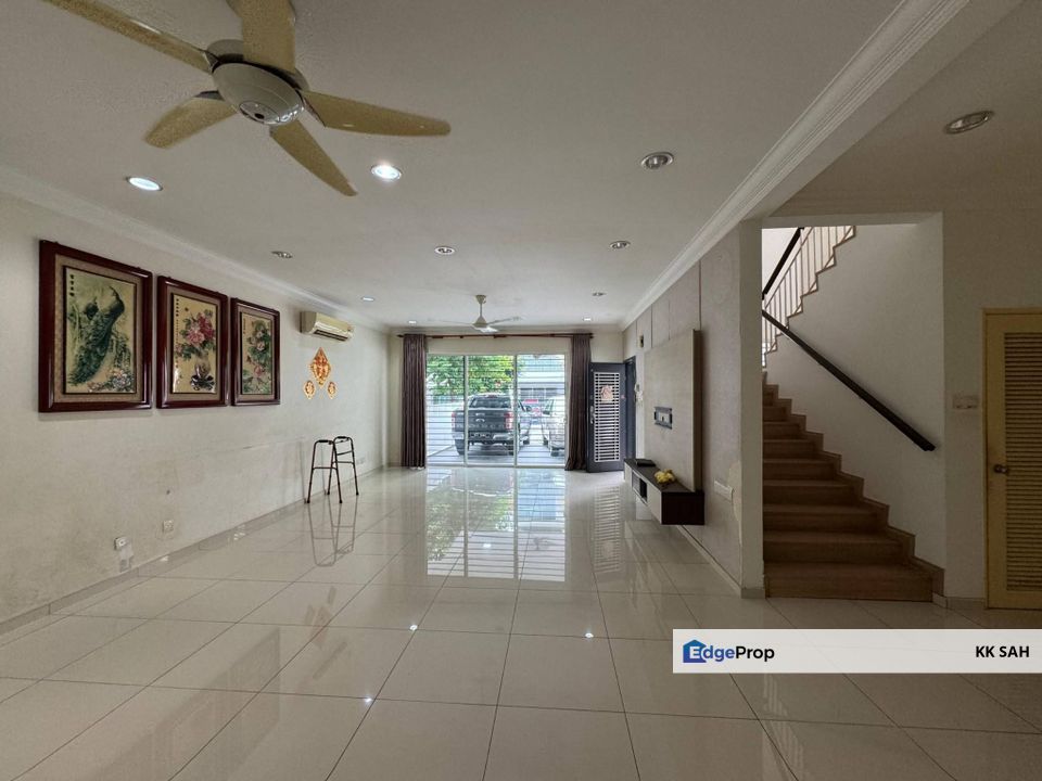 (FULL LOAN 25x75 RENOVATED) 3 STOREY SUPERLINK @ NADAYU 92, KAJANG, Selangor, Semenyih