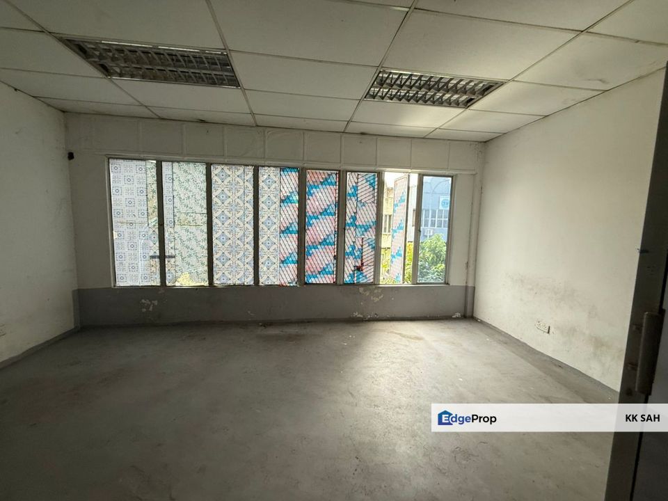 (READY MOVE IN) 1.5 STOREY LINK FACTORY @ TAMAN INDUSTRI SELESA JAYA, BALAKONG, Selangor, Balakong