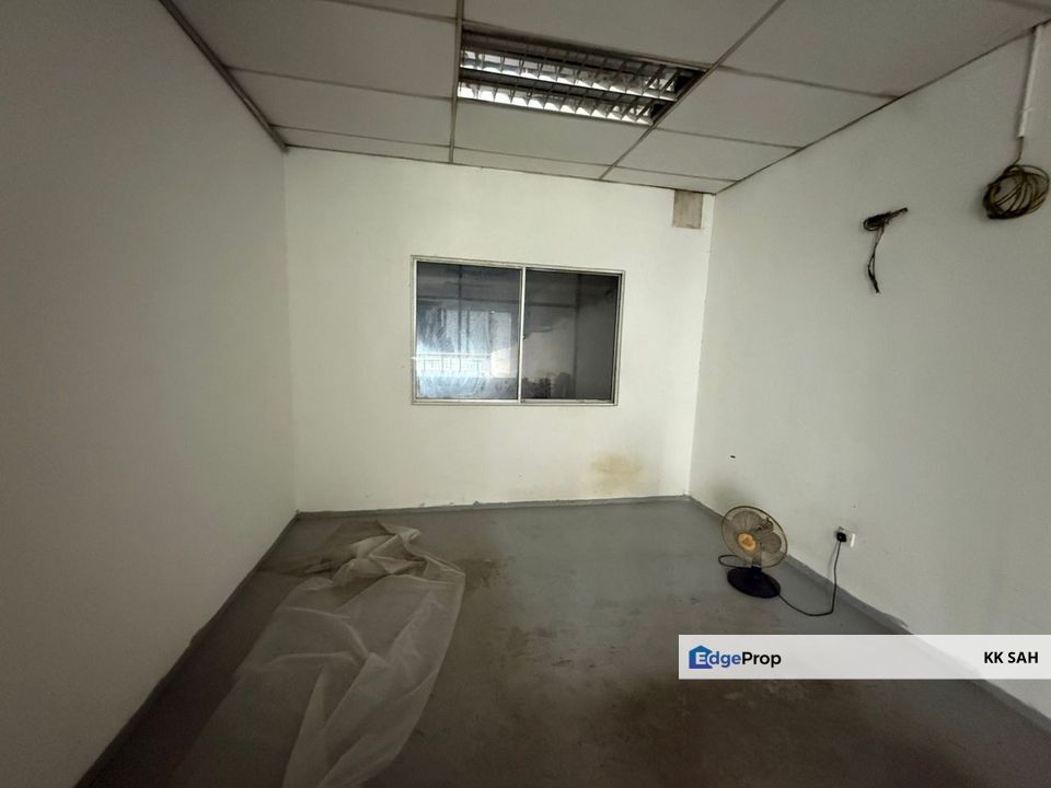 (READY MOVE IN) 1.5 STOREY LINK FACTORY @ TAMAN INDUSTRI SELESA JAYA, BALAKONG, Selangor, Balakong
