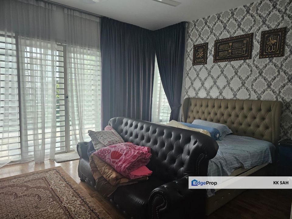 (FULL LOAN + RENOVATED) 3 STOREY SEMI-D @ 1080 RESIDENCES, KAJANG, Selangor, Kajang