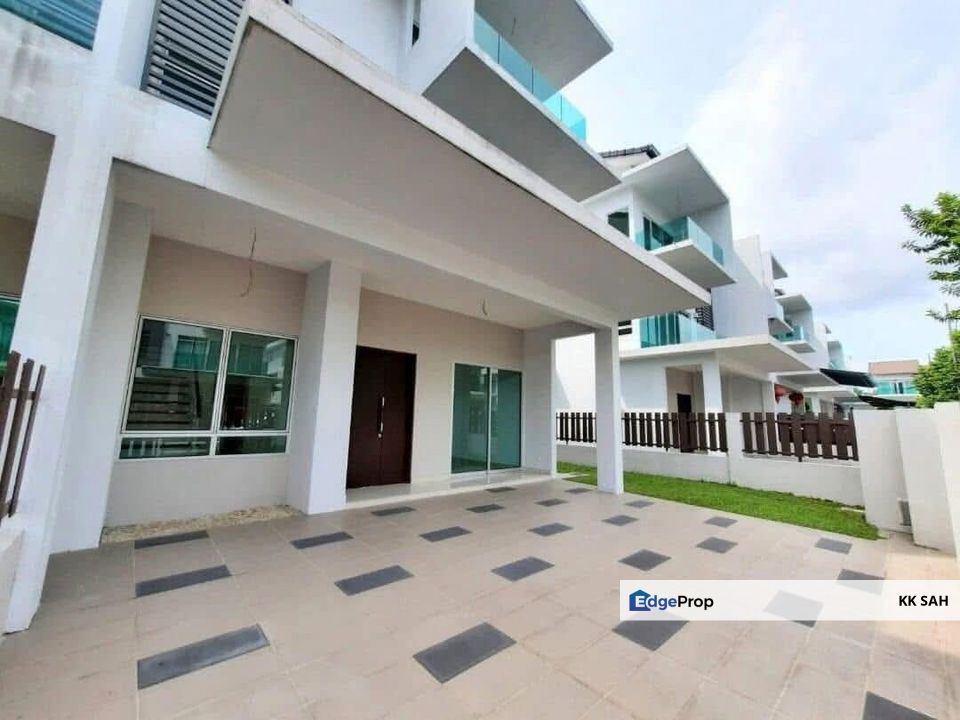(FULL LOAN + RENOVATED) 3 STOREY SEMI-D @ 1080 RESIDENCES, KAJANG, Selangor, Kajang