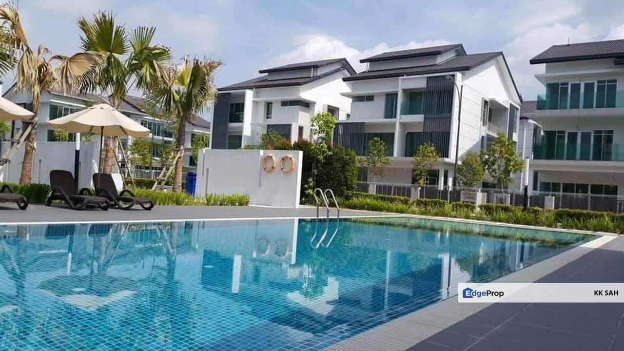 (CLUBHOUSE + FULL LOAN + RENOVATED) 3 STOREY SEMI-D @ 1080 RESIDENCES, KAJANG, Selangor, Kajang