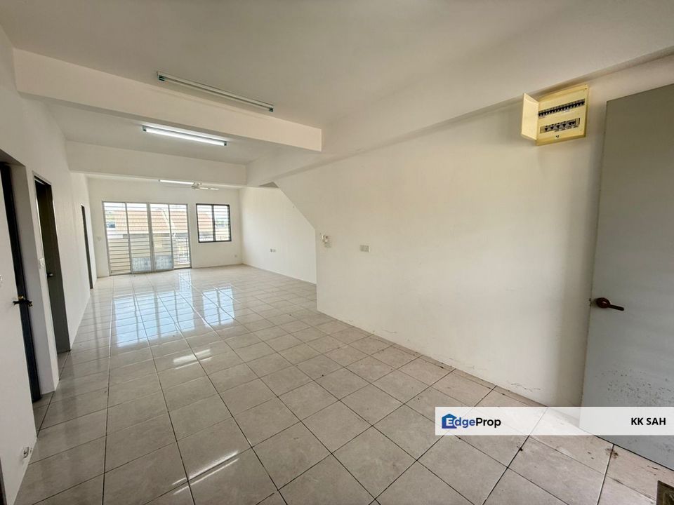 (FULL LOAN + FACING OPEN) TOWNHOUSE @ (GARDEN VILLA) TAMAN TASIK SEMENYIH, SEMENYIH, Selangor, Semenyih