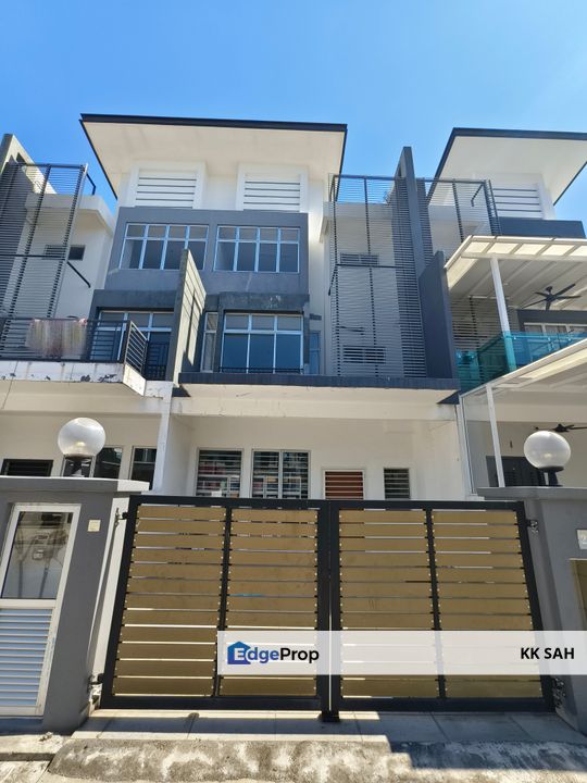 (LOW DENSITY) 3 STOREY HOUSE @ TAMAN VILLA PERDANA, KAJANG, Selangor, Kajang