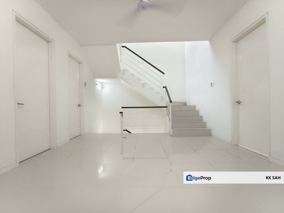 (LOW DENSITY) 3 STOREY HOUSE @ TAMAN VILLA PERDANA, KAJANG, Selangor, Kajang