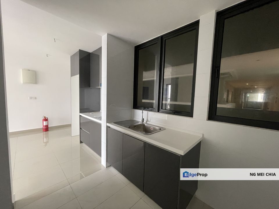 Freehold Service Residence, Newly completed, Ready for move in, Low density, 300m to nearest LRT station, Selangor, Kelana Jaya