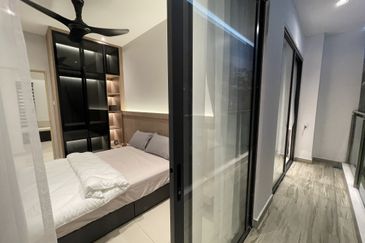 Latest Freehold serviced apartment at Temasya Glenmarie, 500m to LRT & LRT 3 stations, Excellent location at prestigious address