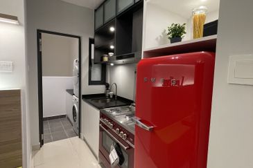 Latest Freehold serviced apartment at Temasya Glenmarie, 500m to LRT & LRT 3 stations, Excellent location at prestigious address