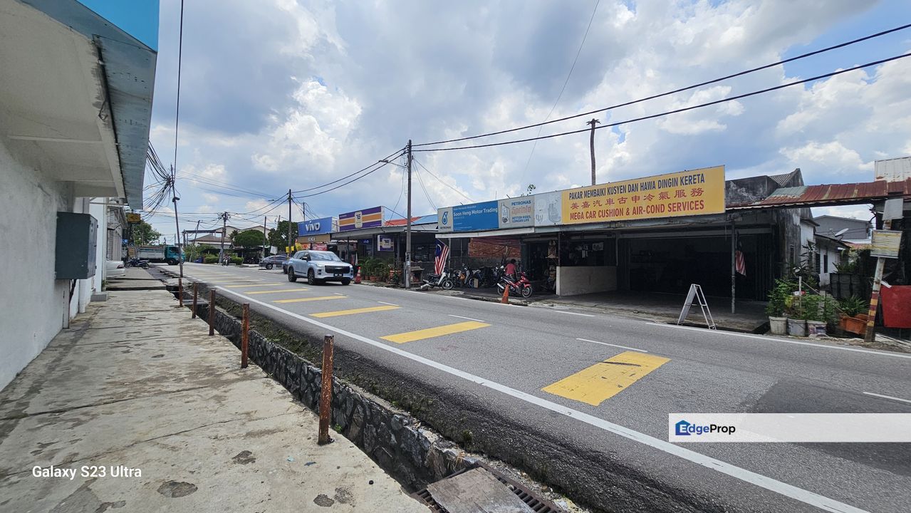 KG BARU SUNGAI BULOH main road adjoining shops , Selangor, Sungai Buloh