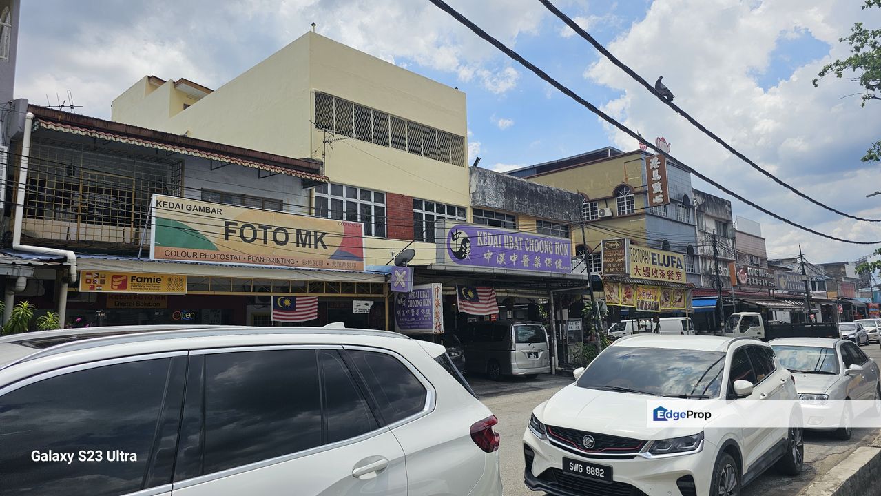 KG BARU SUNGAI BULOH main road adjoining shops , Selangor, Sungai Buloh
