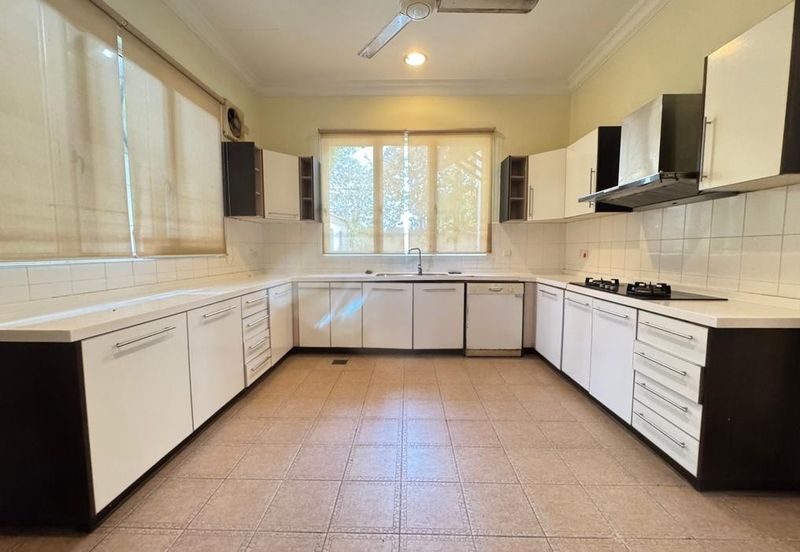 Luxurious Taman Duta Retreat