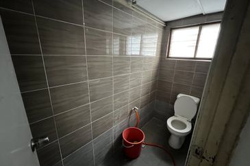 Sunway 3 Storey Shop Facing The Main Road Sale RM2.3m Jalan PJS 8/8 Sunway Mentari