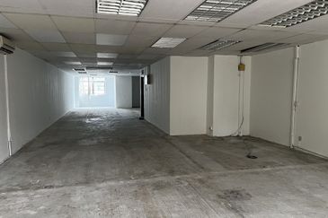 Sunway 3 Storey Shop Facing The Main Road Sale RM2.3m Jalan PJS 8/8 Sunway Mentari