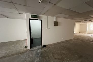 Sunway 3 Storey Shop Facing The Main Road Sale RM2.3m Jalan PJS 8/8 Sunway Mentari