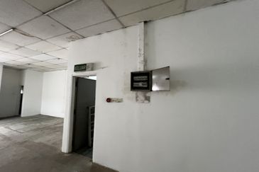 Sunway 3 Storey Shop Facing The Main Road Sale RM2.3m Jalan PJS 8/8 Sunway Mentari