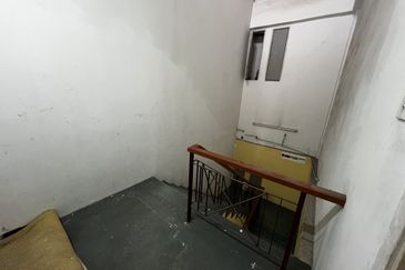 Sunway 3 Storey Shop Facing The Main Road Sale RM2.3m Jalan PJS 8/8 Sunway Mentari