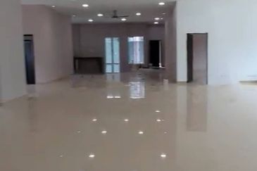 Ampang - 3 storeys, 6 rooms, near shops (15Ksf)